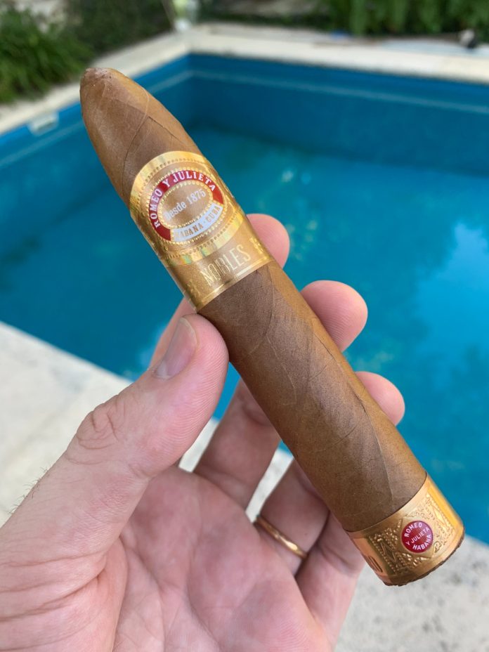 Romeo y Julieta Línea oro Nobles